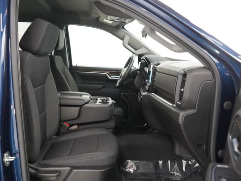 Used 2022 Chevrolet Silverado 1500 LT w/ Z71 Off-Road Package AWD/4WD image 11