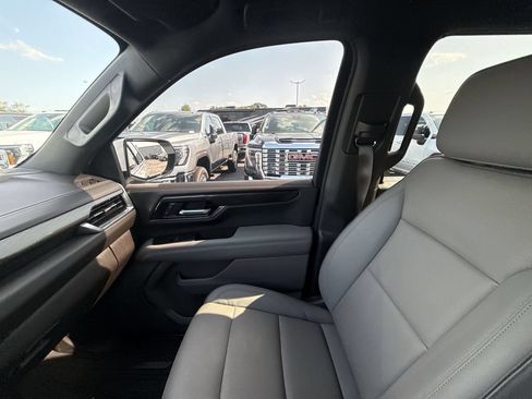 Certified 2025 GMC Yukon XL Elevation AWD/4WD image 15