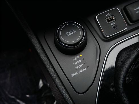 Used 2019 Jeep Cherokee Limited image 22