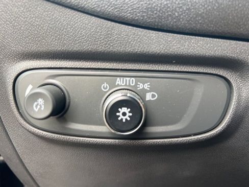 Used 2023 Chevrolet Equinox LT image 18