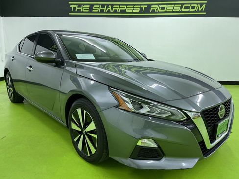 Used 2022 Nissan Altima 2.5 SV image 2