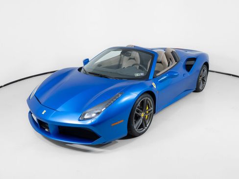 Used 2018 Ferrari 488 Spider image 2