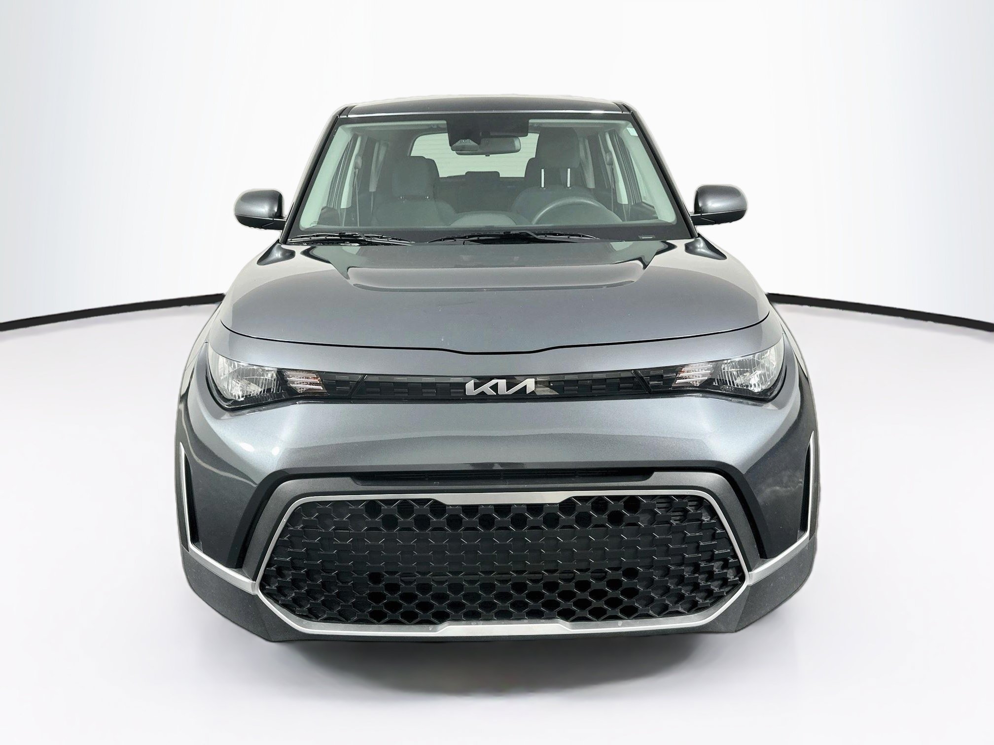 Used 2025 Kia Soul LX w/ LX Technology Package FWD image 2