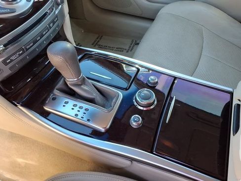 Used 2011 INFINITI M37 w/ Premium Pkg RWD image 18