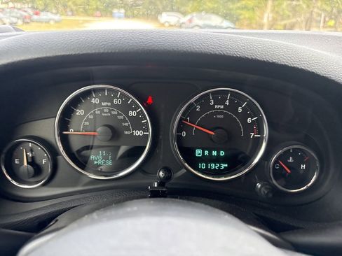 Used 2017 Jeep Wrangler Unlimited Sahara w/ Connectivity Group image 14