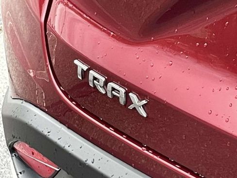 Certified 2025 Chevrolet Trax LT w/ LT Convenience Package image 10