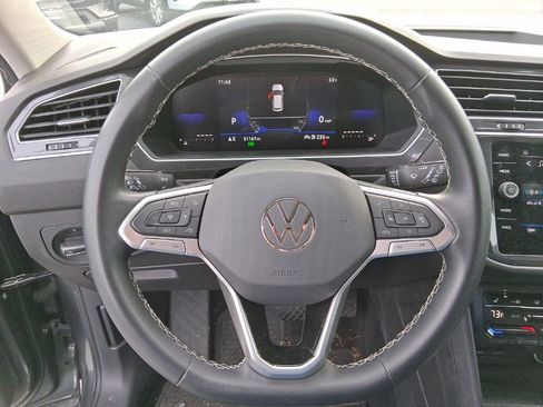 Used 2023 Volkswagen Tiguan SE image 10