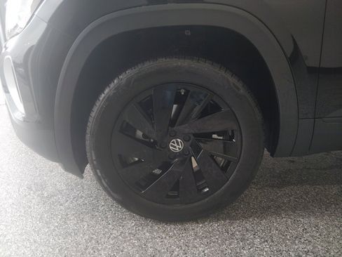 New 2026 Volkswagen Atlas SE image 8