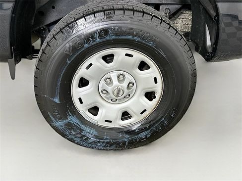 Used 2019 Nissan Titan S image 22