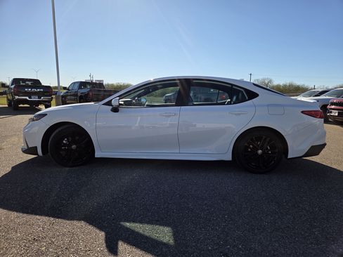 Used 2025 Toyota Camry SE image 4
