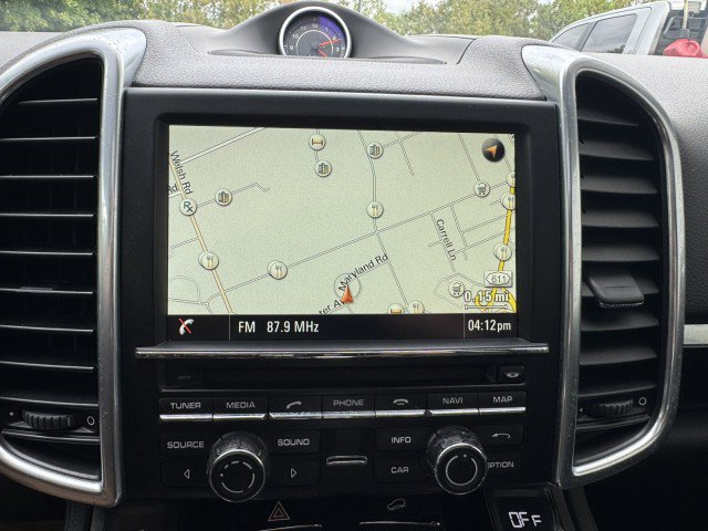 Used 2016 Porsche Cayenne w/ Premium Package AWD/4WD image 32