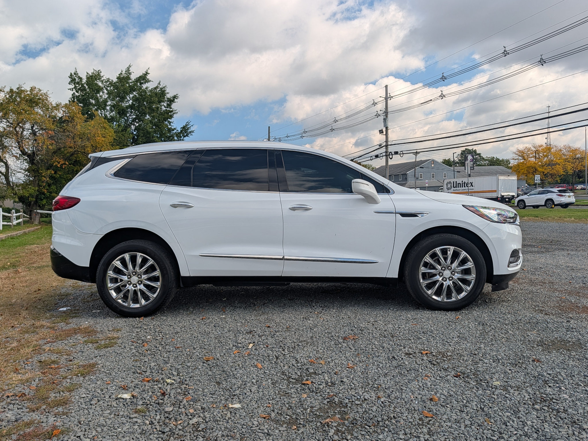 Used 2019 Buick Enclave Essence FWD image 4