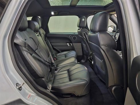 Used 2016 Land Rover Range Rover Sport HSE image 12