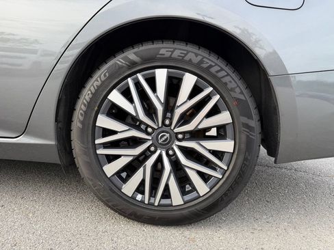 Used 2024 Nissan Altima 2.5 SV FWD image 33