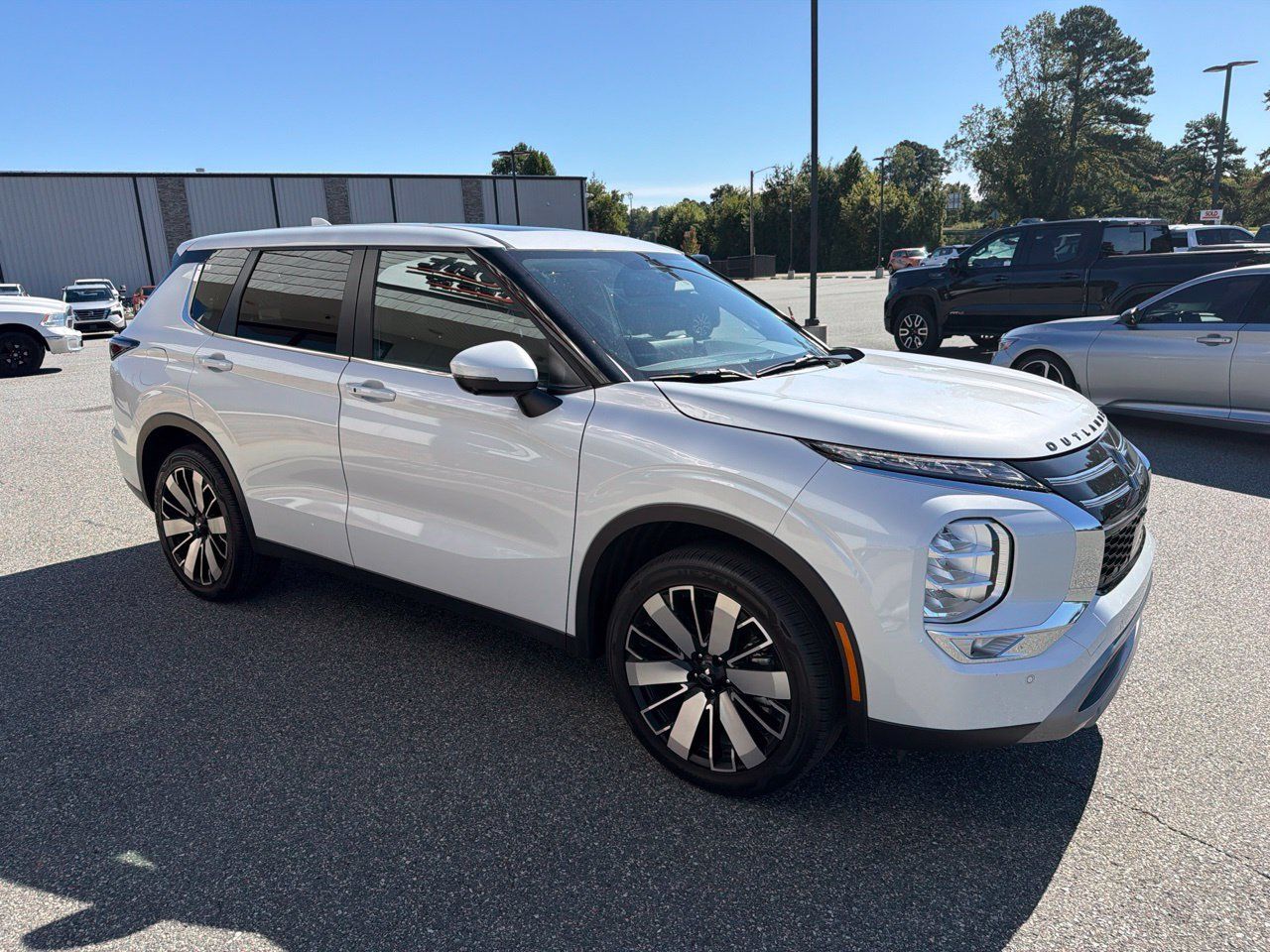 Used 2025 Mitsubishi Outlander SE FWD image 10