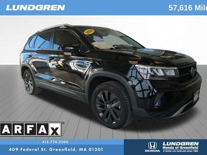 Used 2022 Volkswagen Taos SE w/ Panoramic Sunroof Package