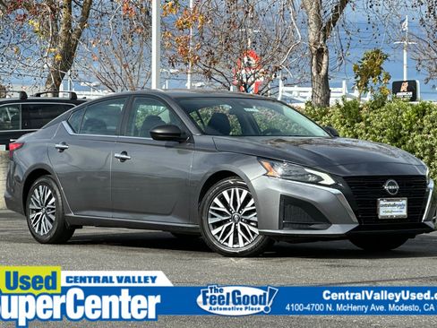 Certified 2024 Nissan Altima 2.5 SV image 1