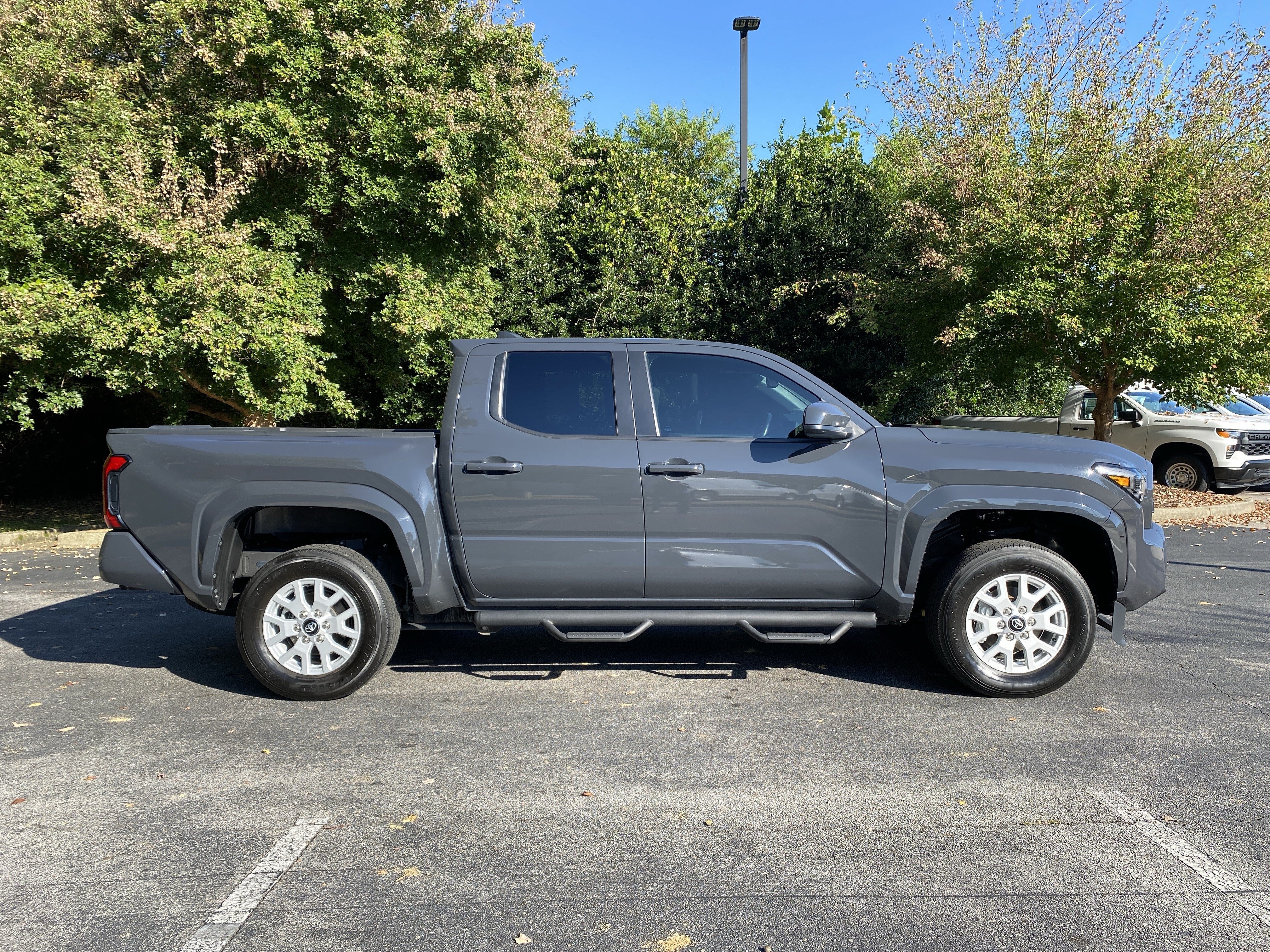 Used 2024 Toyota Tacoma SR5 w/ SR5 Upgrade Package AWD/4WD image 10