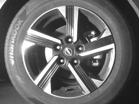 Used 2025 Nissan Sentra SV FWD image 16