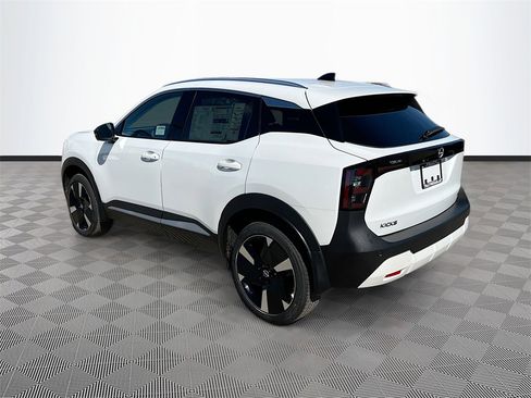 New 2026 Nissan Kicks SR image 5