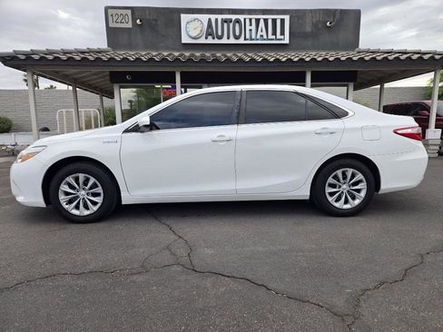 Used 2017 Toyota Camry LE image 2