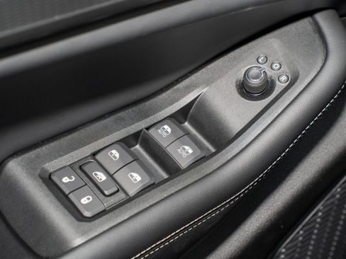 Used 2025 Jeep Grand Cherokee Laredo w/ Luxury Tech Group I RWD image 27