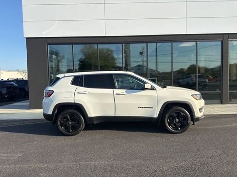 Used 2018 Jeep Compass Latitude w/ Popular Equipment Group AWD/4WD image 2