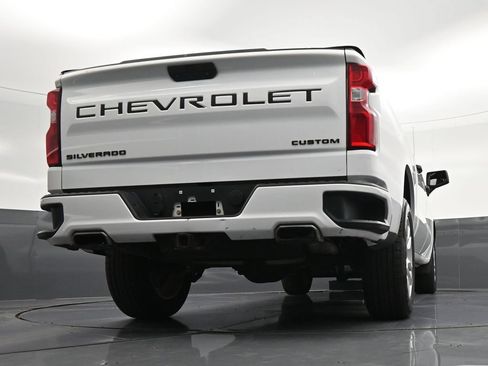 Used 2020 Chevrolet Silverado 1500 Custom w/ Custom Value Package AWD/4WD image 25
