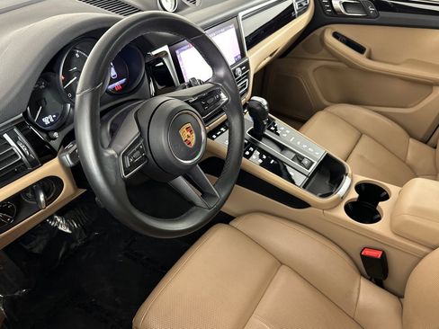 Used 2023 Porsche Macan image 9