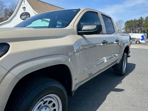 Used 2023 Chevrolet Colorado W/T image 12