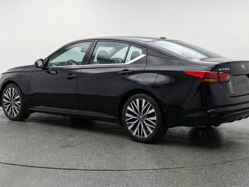 Used 2025 Nissan Altima 2.5 SV image 6