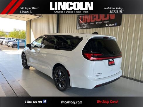 New 2026 Chrysler Pacifica Select image 4