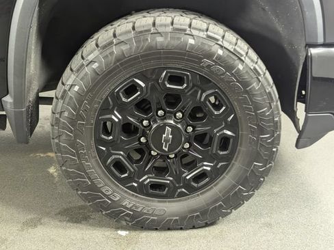 Used 2024 Chevrolet Silverado 3500 High Country w/ Technology Package AWD/4WD image 13