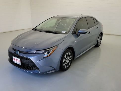 Used 2021 Toyota Corolla LE FWD image 3