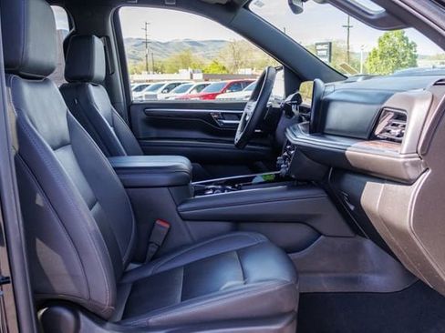 Used 2025 Chevrolet Suburban Z71 AWD/4WD image 7