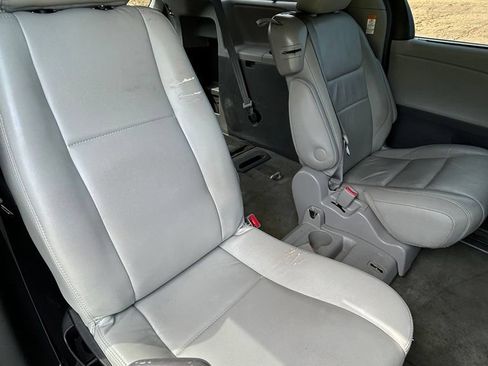 Used 2017 Toyota Sienna XLE FWD image 8