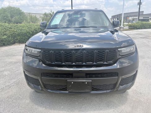 Used 2022 Jeep Grand Cherokee L Limited w/ Black Appearance Package RWD image 9