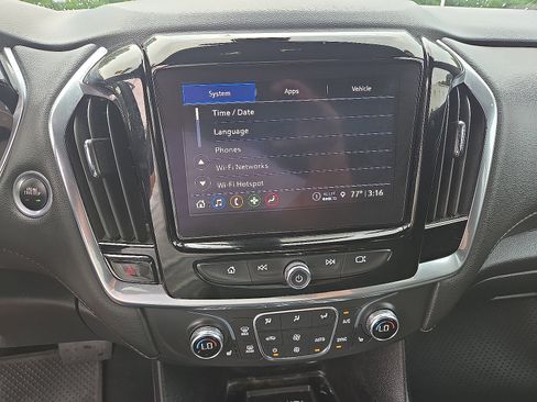 Used 2023 Chevrolet Traverse LT AWD/4WD image 25