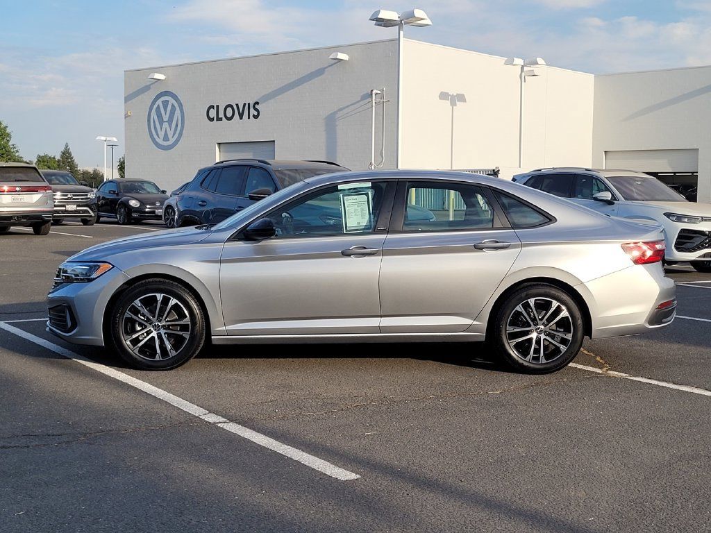 Used 2023 Volkswagen Jetta Sport FWD image 9