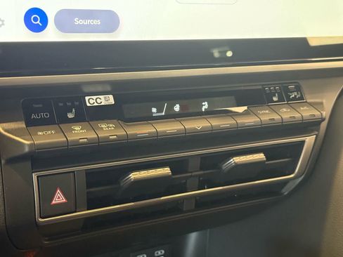 New 2025 Toyota Camry Hybrid FWD image 19