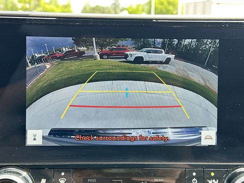 Used 2024 Toyota Highlander Limited image 25