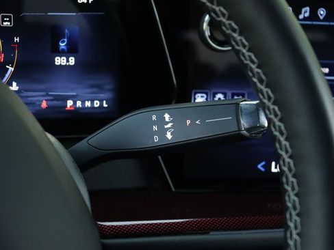 Used 2024 Chevrolet Traverse Z71 image 21