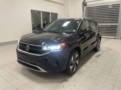 Certified 2023 Volkswagen Taos SE w/ Panoramic Sunroof Package image 1