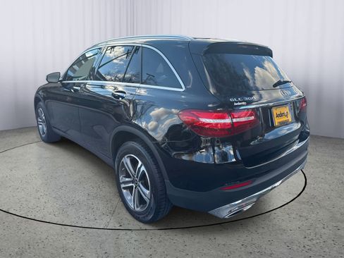 Used 2019 Mercedes-Benz GLC 300 4MATIC image 4