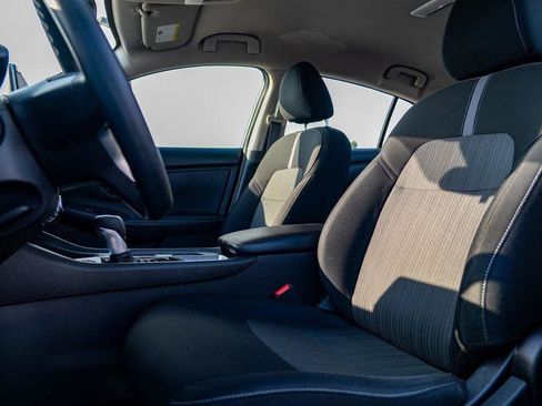 Used 2024 Nissan Sentra SV image 24