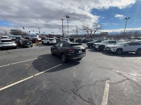 Used 2025 Chevrolet Trax LT image 16