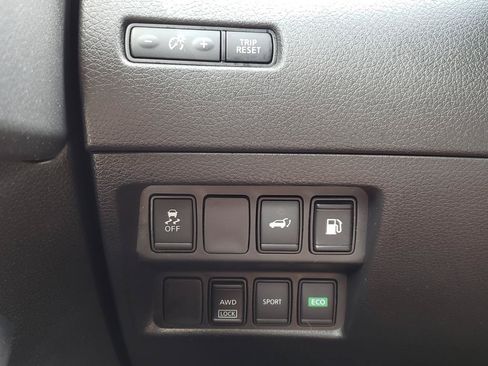 Used 2018 Nissan Rogue SV AWD/4WD image 19