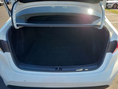 Used 2021 Toyota Corolla LE image 38