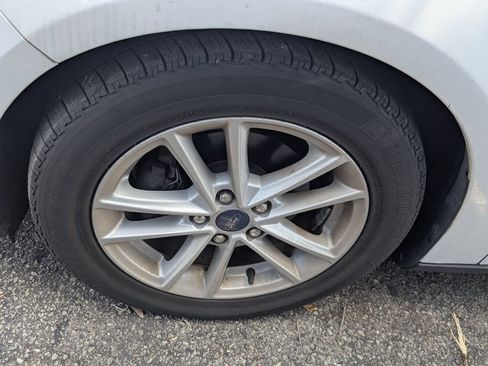 Used 2018 Ford Focus SE FWD image 5