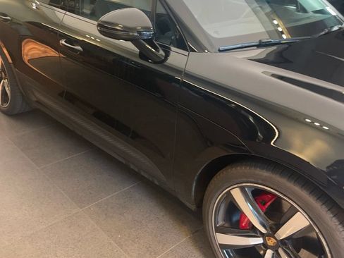Certified 2024 Porsche Macan S AWD/4WD image 3